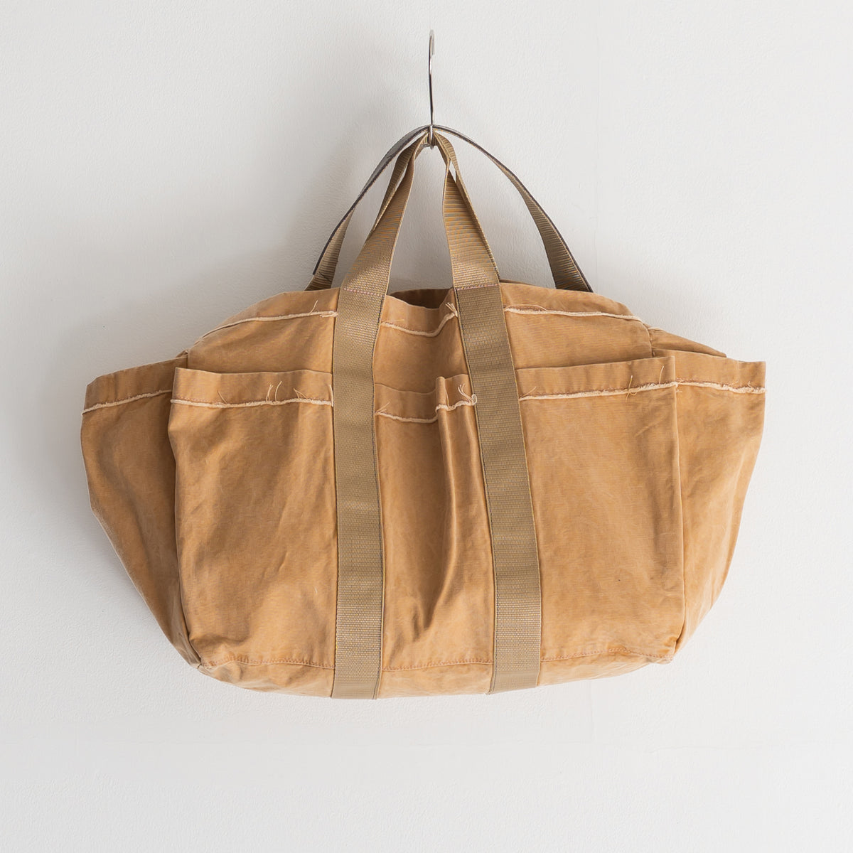CAMIEL FORTGENS - WORKER SHOPPER – +81