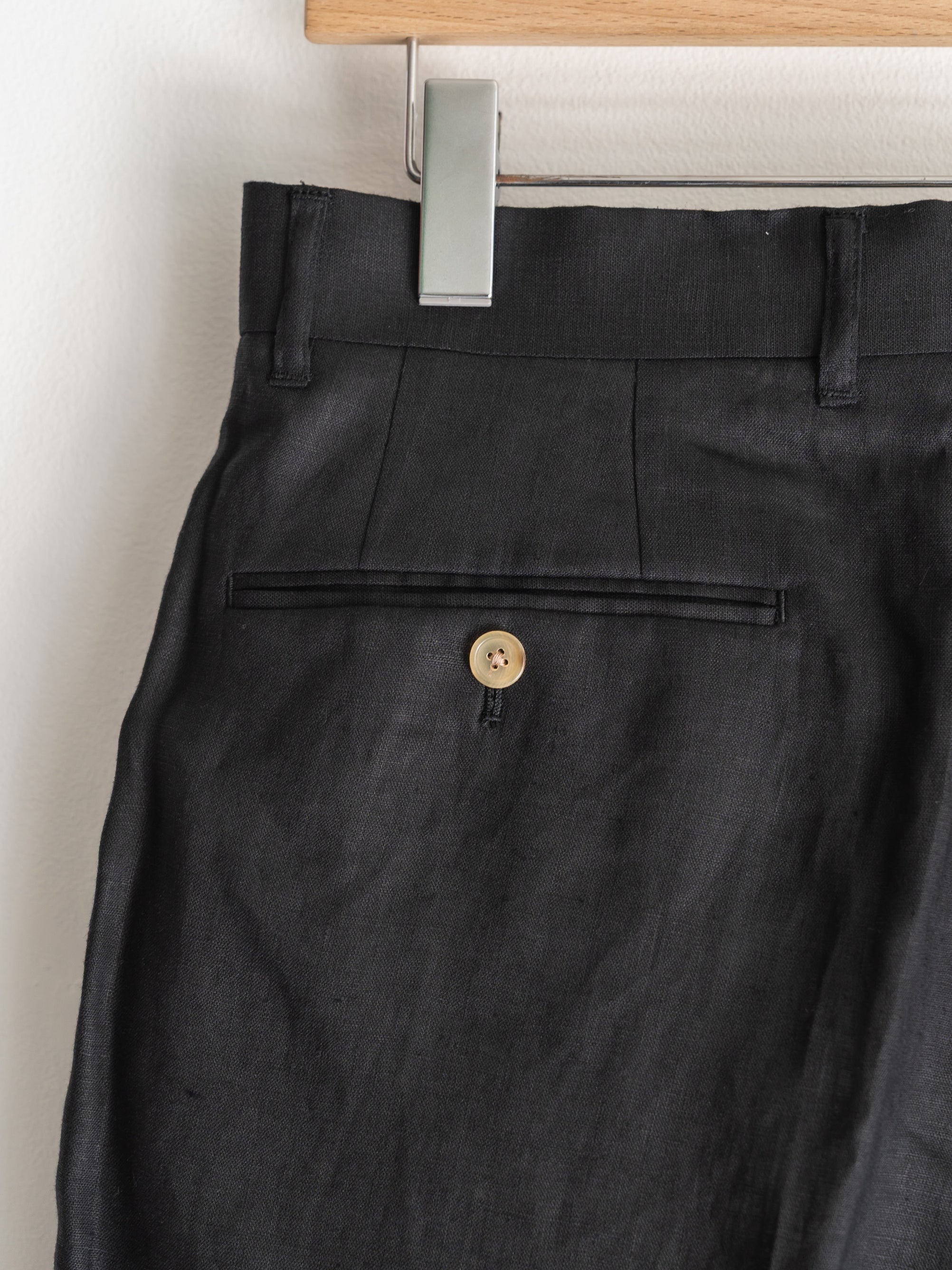 INTÉRIM - HIGH COUNT LINEN CLOTH 2 TUCK BUTTON SHORTS – +81