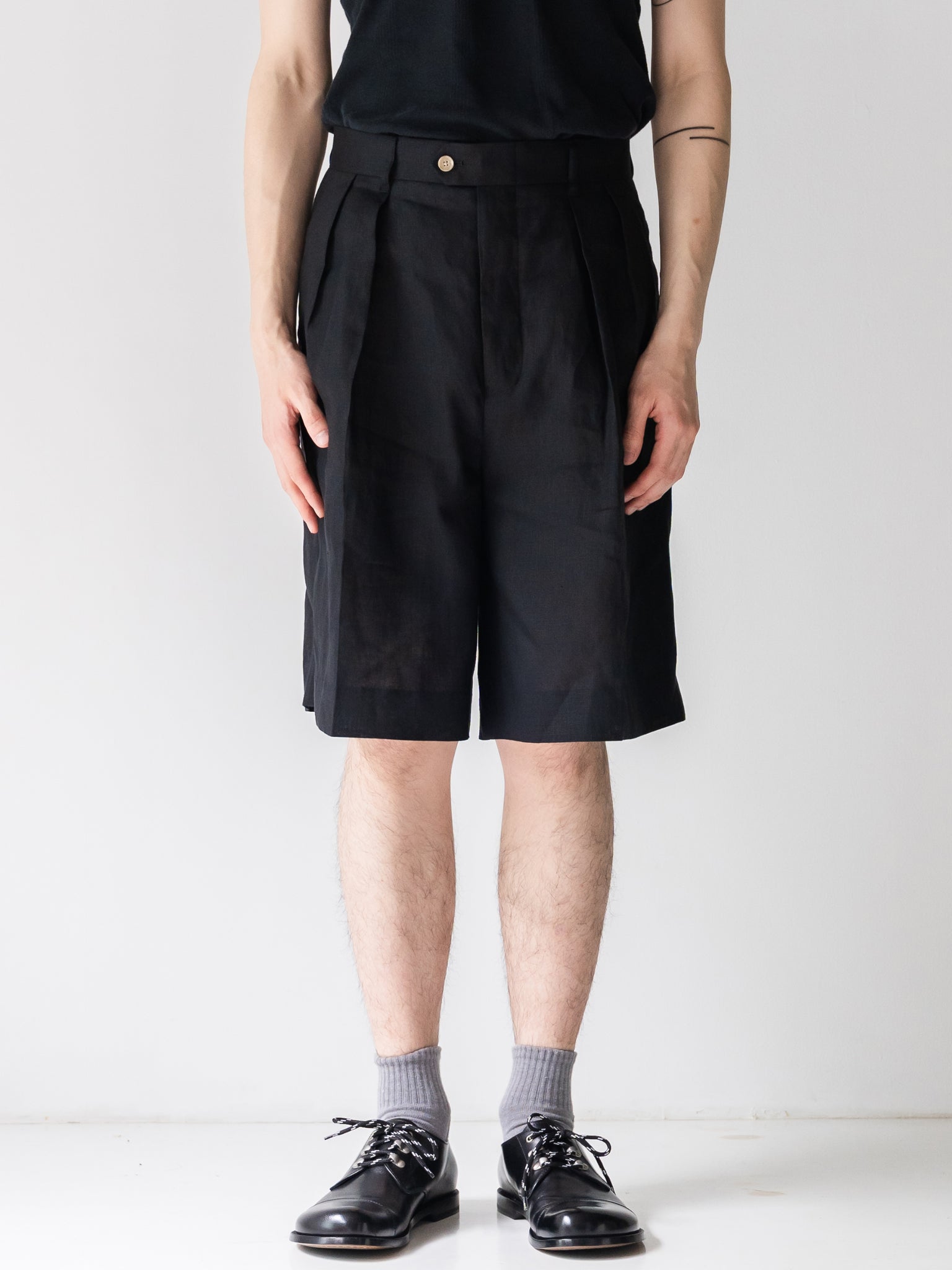 INTÉRIM - HIGH COUNT LINEN CLOTH 2 TUCK BUTTON SHORTS – +81