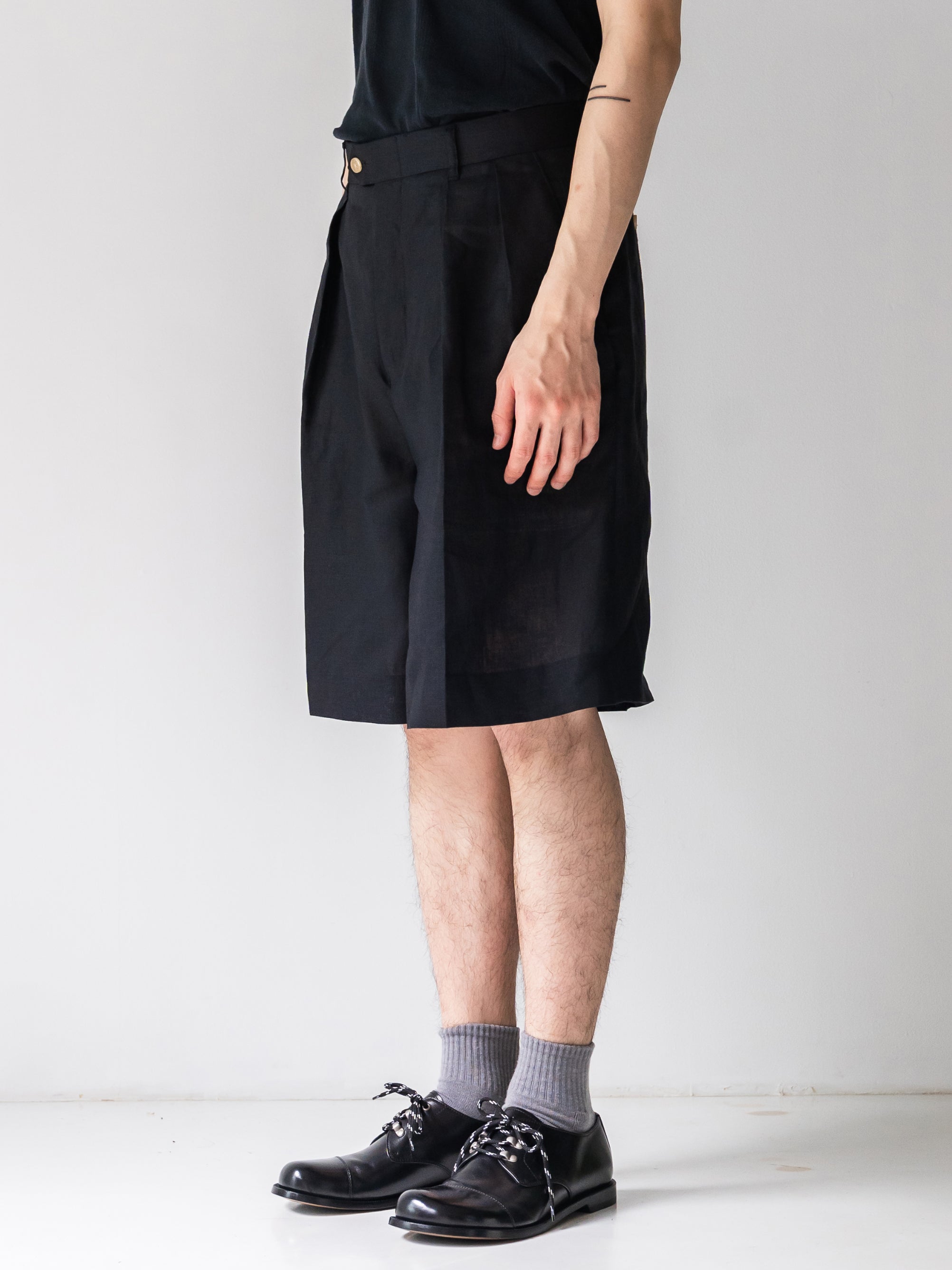 INTÉRIM - HIGH COUNT LINEN CLOTH 2 TUCK BUTTON SHORTS – +81