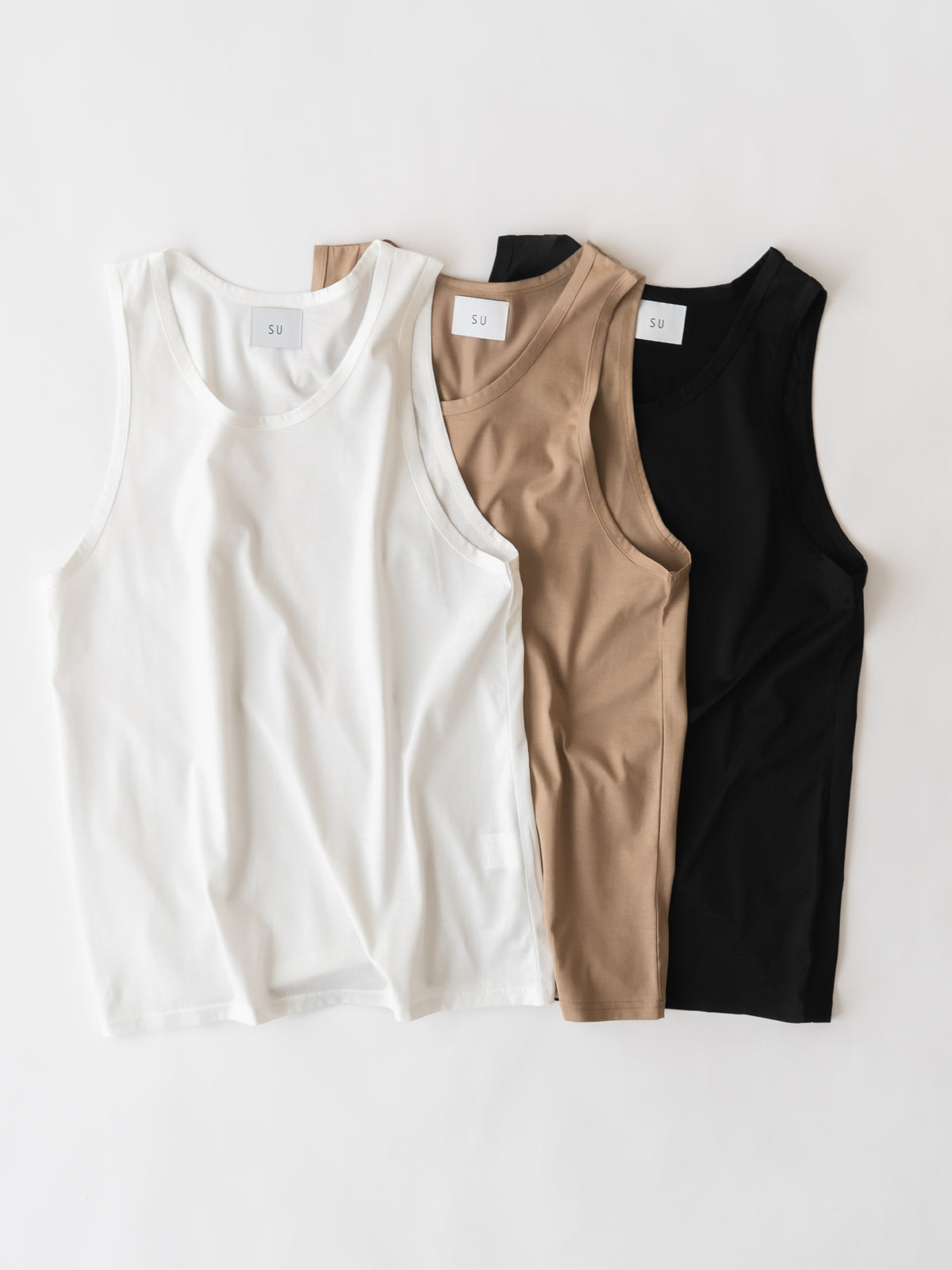 サイン入りタンクトップ SU - Exclusive Tank Top (3-Color Pack) – +81