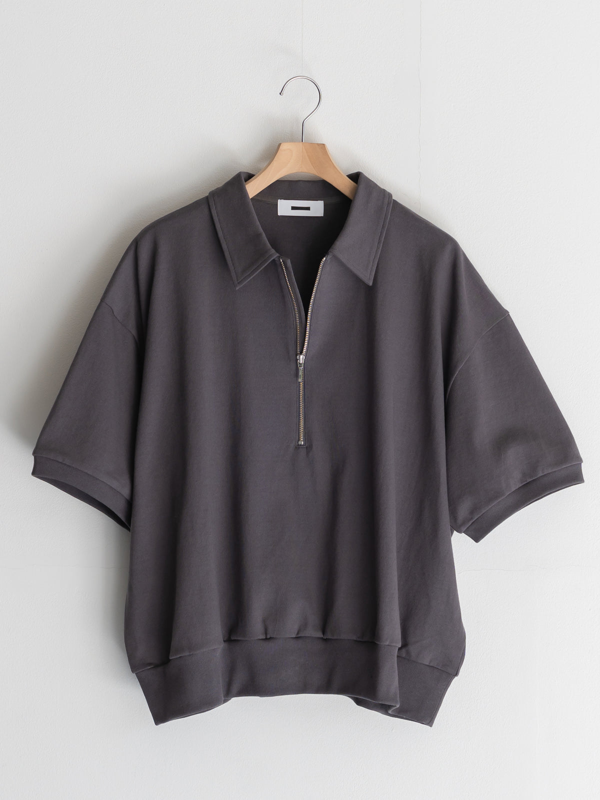 トップス REVERBERATE/HALF ZIP JERSEY SHORT SLEEVE REVERBERATE - HALF ZIP JERSEY SHORT SLEEVE – +81