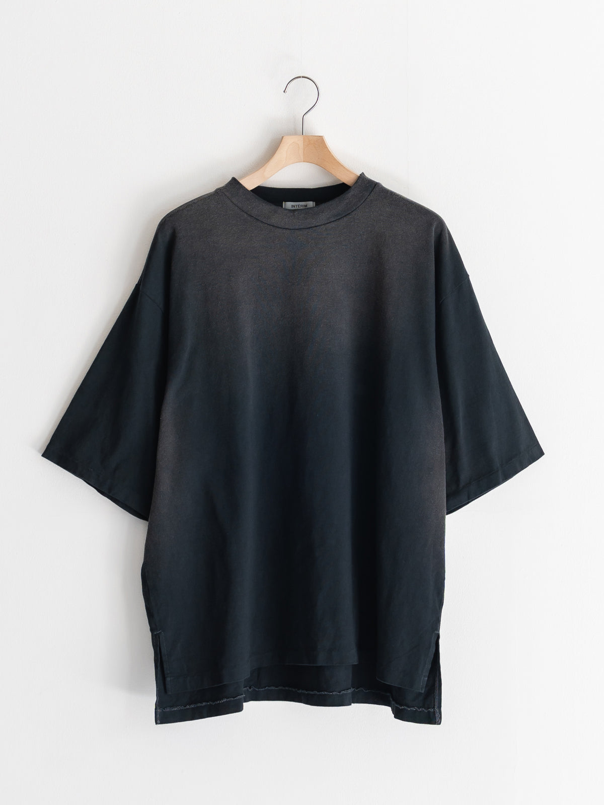 INTÉRIM - VINTAGE FADE BLACK HYPER BIG T-SHIRT – +81